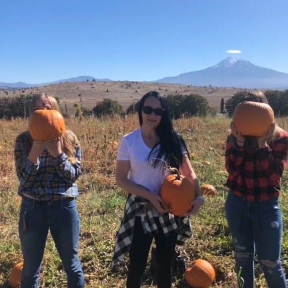 Meet your Posher, Tammera - Picture 1 of 1